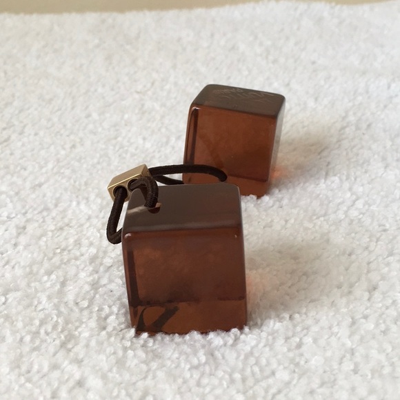 Louis Vuitton Vintage Plastic/Resin Hair Cube Tie in Translucent Brown - Picture 3 of 4